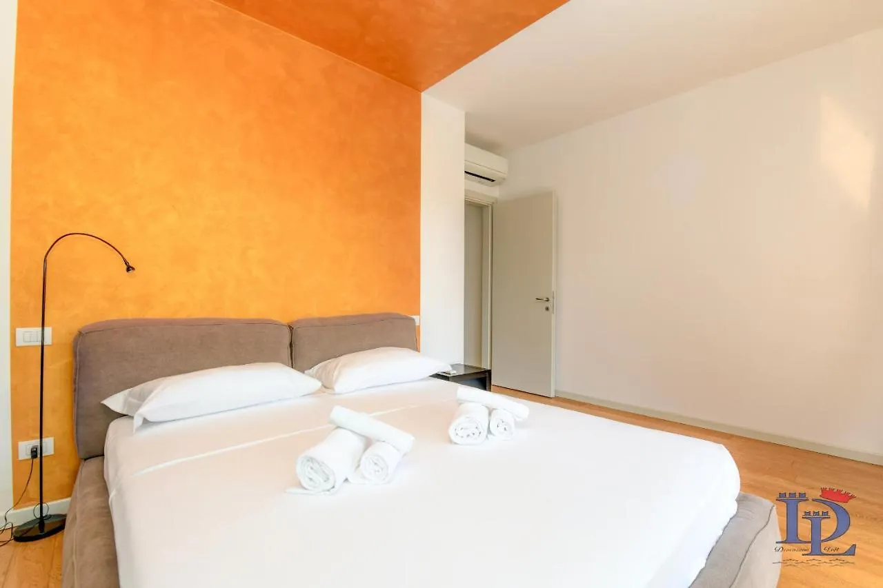 Desenzanoloft Official Partner Marriott Homes & Villas - Oscar Luxury Suite Desenzano del Garda 0*,  Italy