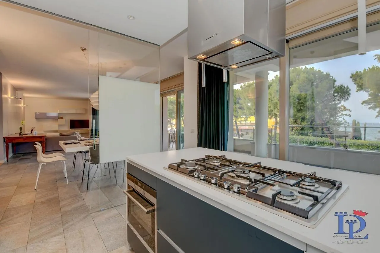 Desenzanoloft Official Partner Marriott Homes & Villas - Oscar Luxury Suite Desenzano del Garda 0*,  Italy